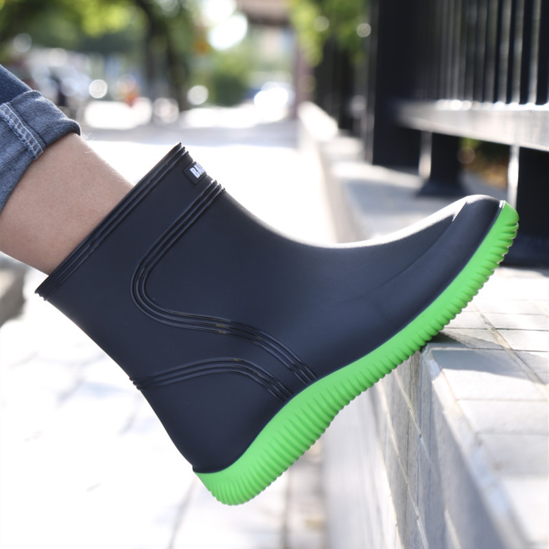 New Black plus Velvet Stylish Water Shoes Wholesale Men's Waterproof Non-Slip Car Wash Fishing Mid-Calf Plastic Rain Boots