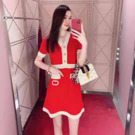 OS2025年夏气质名媛V领金扣A字版型收腰短袖针织连衣裙女小香风