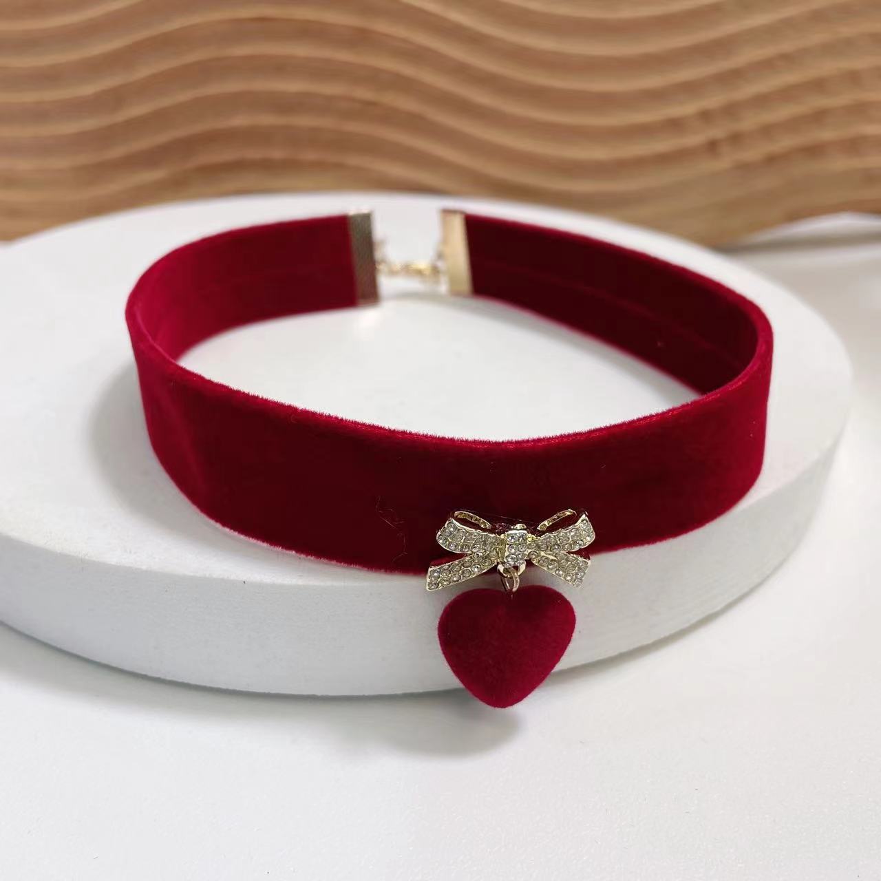 跨境新款喜庆红色绒布锁骨链 红色爱心吊坠项链新娘红色礼服配饰