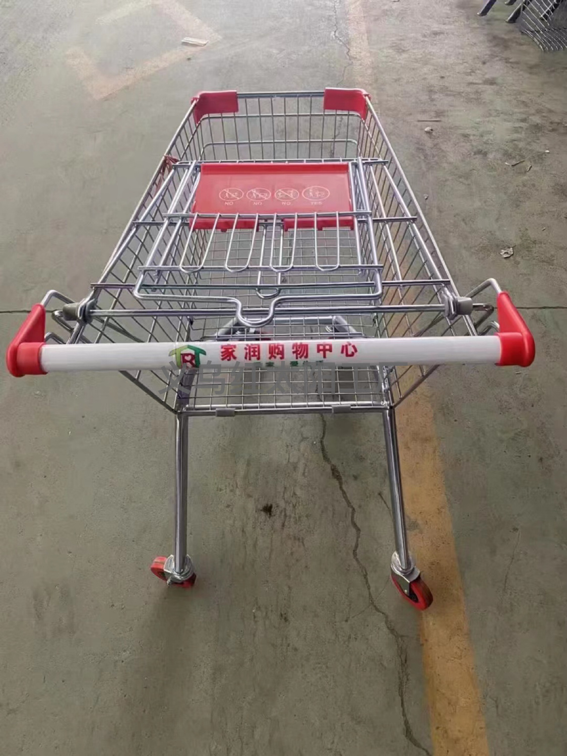 1 Red Sun Supermarket Trolley Can Sit on the Big People's Congress RT-MART Yonghua General Assembly Shopping Mall Trolley Channel