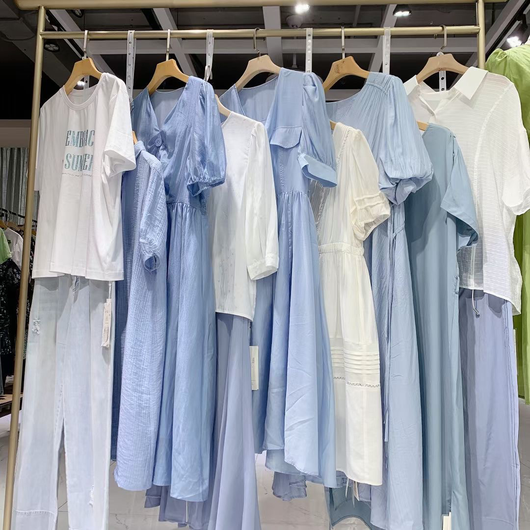 丽芮品牌撤柜女装连衣裙十三行一手货源衣服批发直播短袖拿货