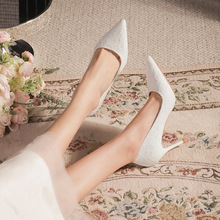 白色婚鞋蕾丝新娘结婚高跟鞋细跟尖头秀禾鞋伴娘鞋设计感小众单鞋