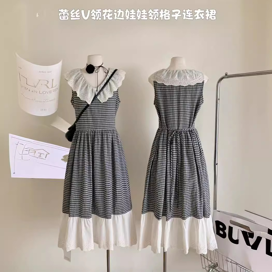 2024蕾丝花边格子连衣裙女夏季法式气质甜美娃娃领无袖大摆长裙子