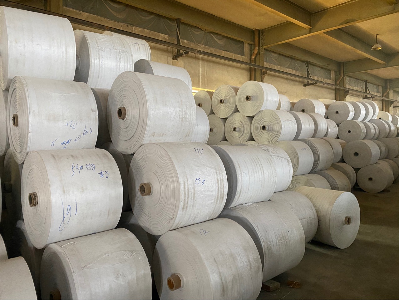 pp塑料编织袋卷布筒料 建筑装修地面保护膜平布 可定制覆膜编制袋