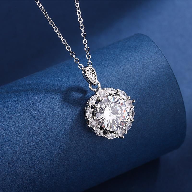 鸽子蛋女王项链5克拉莫桑钻爆闪超闪高级设计轻奢气质百搭毛衣链