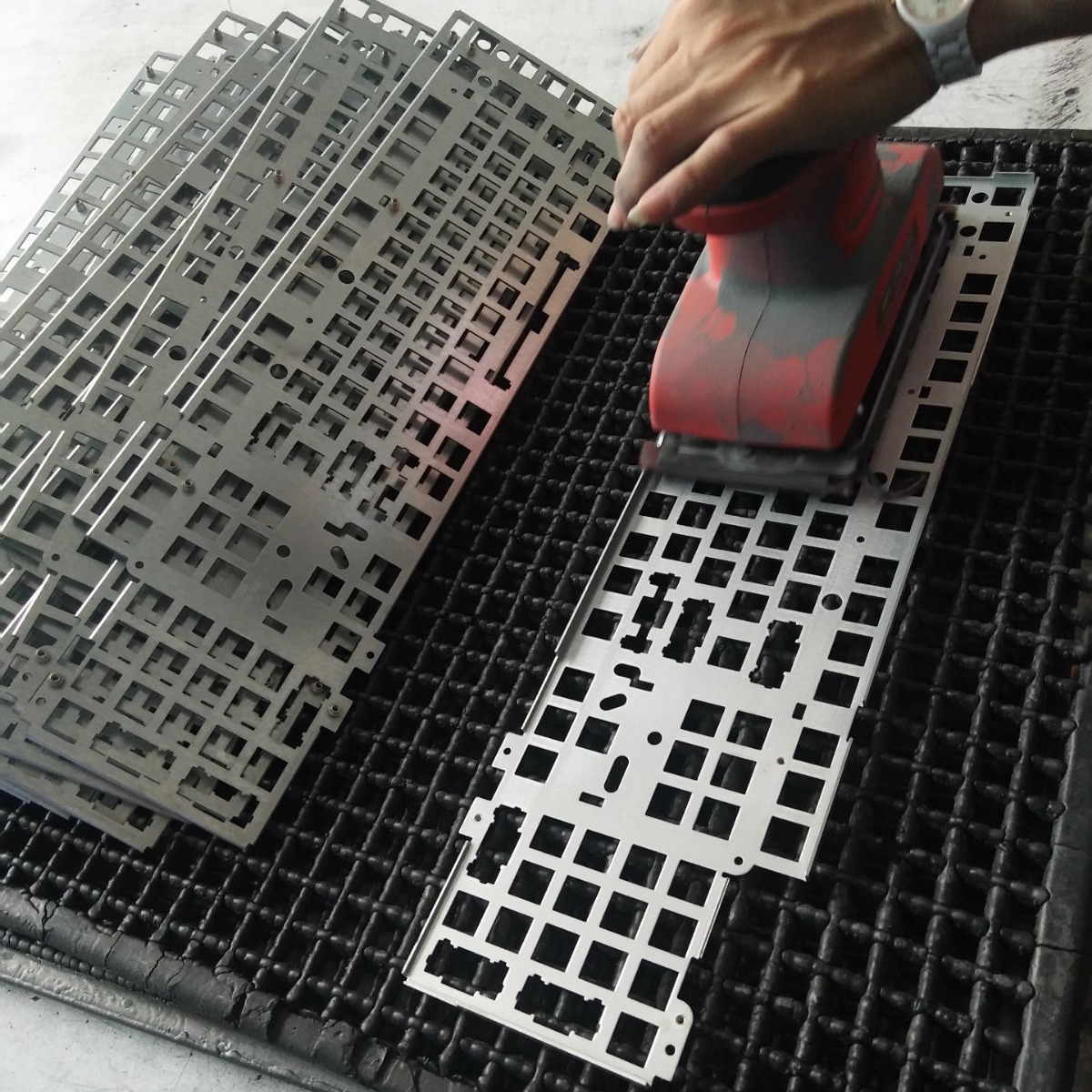 大量供应深圳市东莞市五金电脑键盘喷涂烤漆喷油表面处理加工