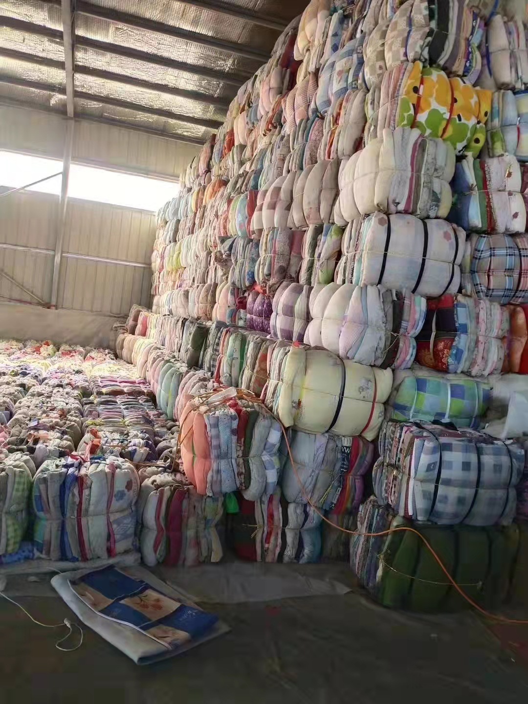 现货供应旧被子 冬季棉被保温被卷批发 家用被子供应