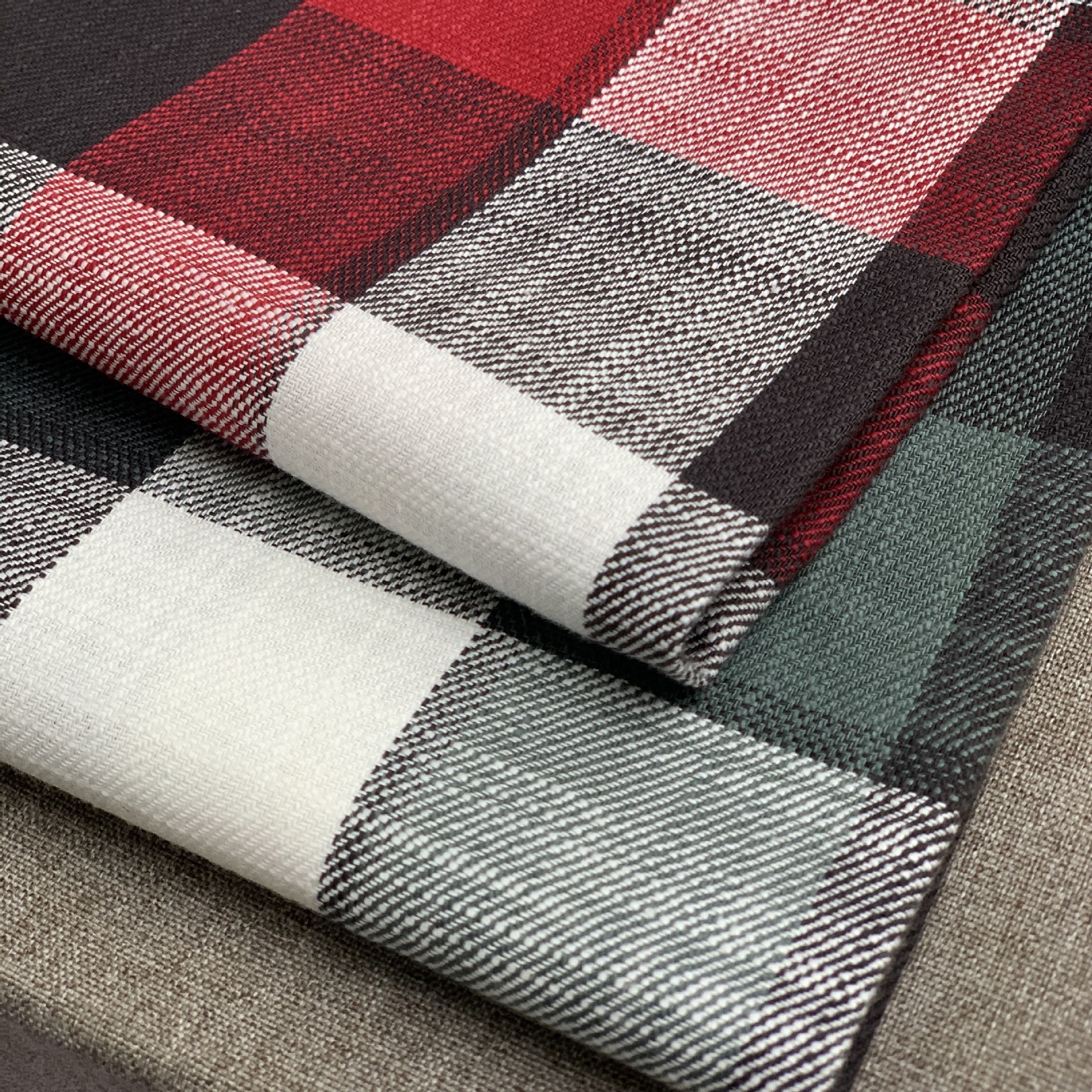 16s竹节纱粗纺色织格子布 复古休闲男装衬衫外套工装梭织布料