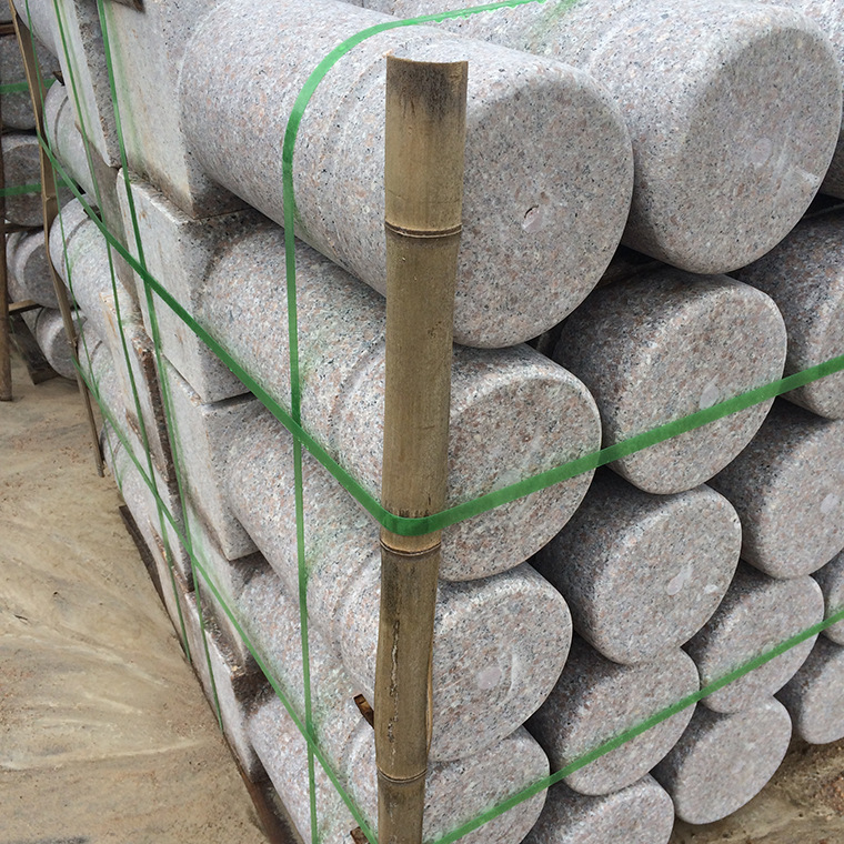 花岗岩广场阻车石柱 芝麻灰挡车柱 步行街隔离桩拦路石墩子五莲花