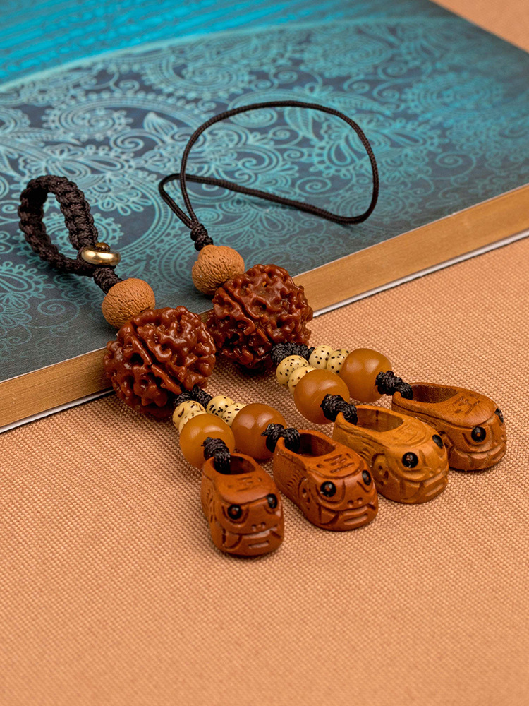 桃木踩小人虎头鞋男士汽车钥匙挂件防小人创意钥匙扣女手机链挂饰