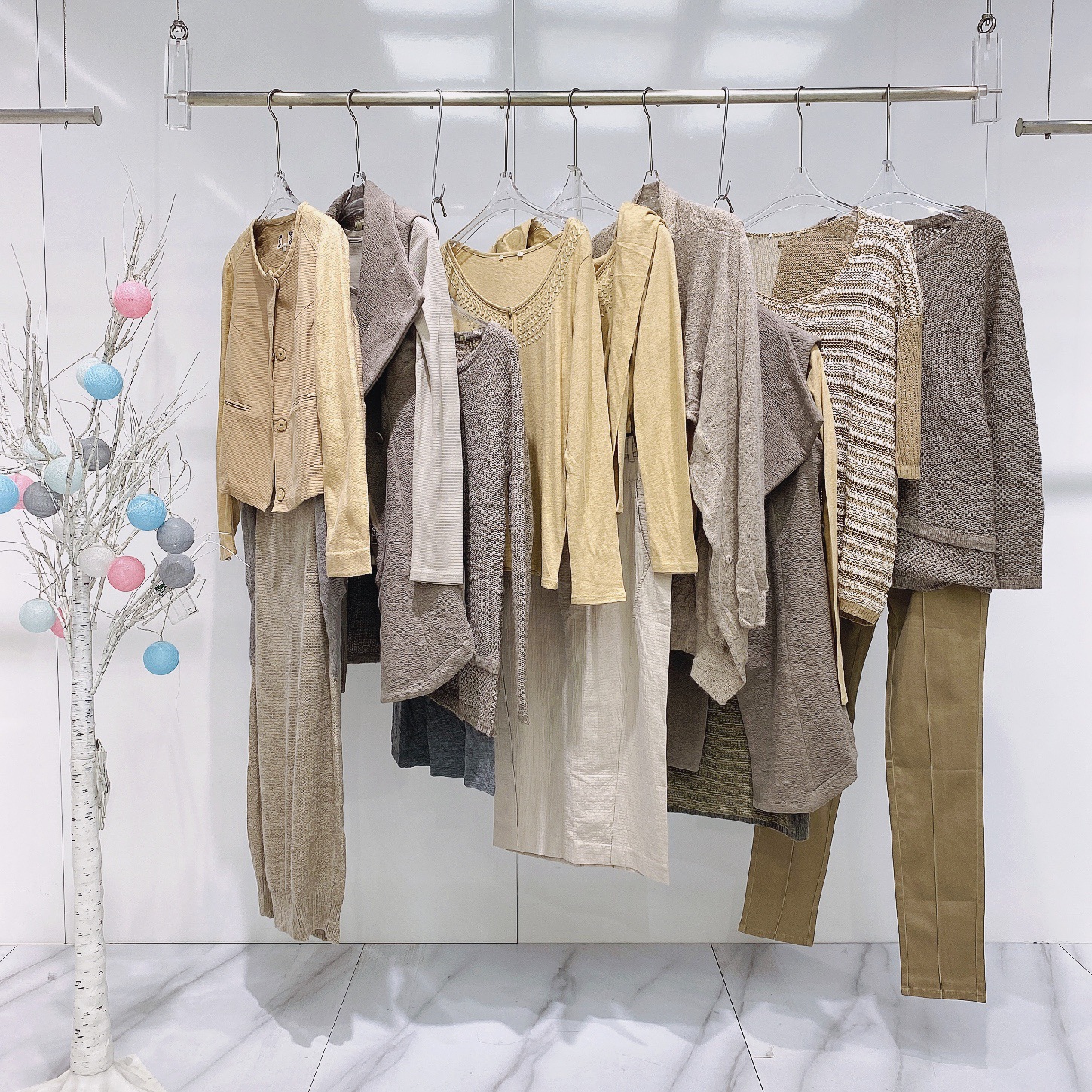 22春季品牌折扣特价女装批发专柜撤柜女装剪标货源尾货清仓特卖