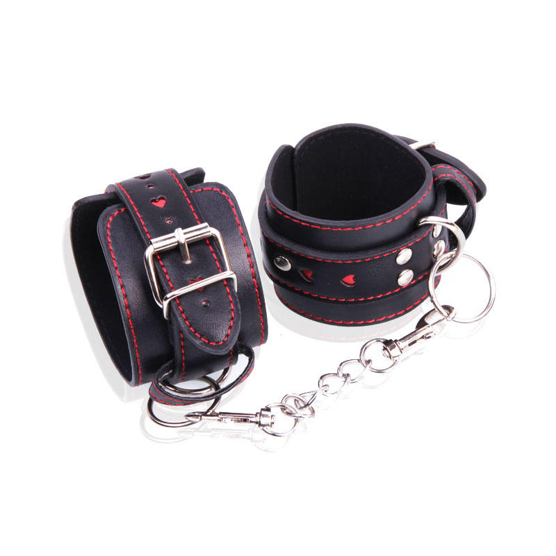 成人情趣保健性用品夫妻捆绑束缚金属爱心皮革手铐 刑具厂家直销