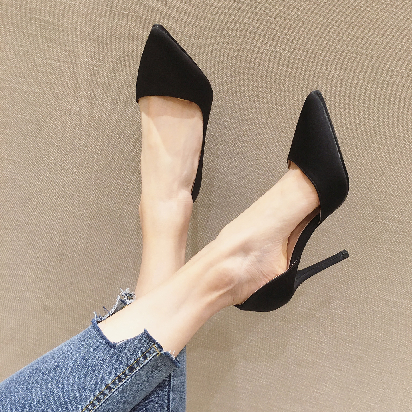 法式侧空尖头单鞋女2022春夏新款职业高跟鞋细跟浅口办公室女凉鞋