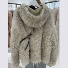 欧货重工设计羊羔绒连帽上衣高级感轻奢复古羊卷毛皮草外套女冬季