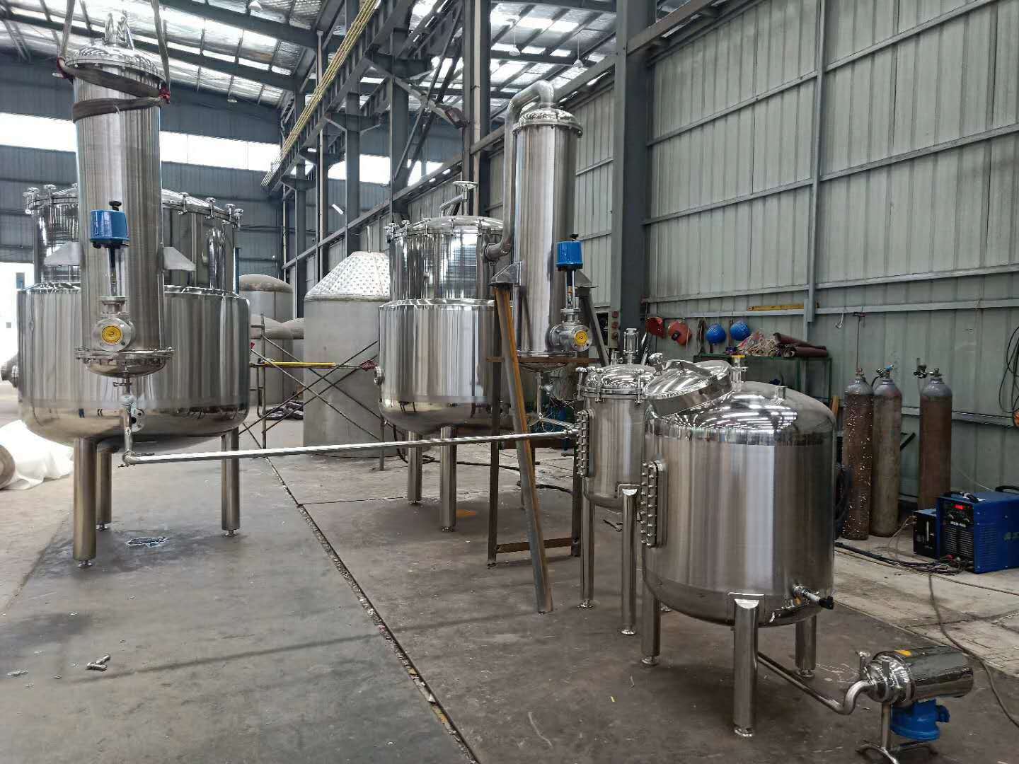 植物精油提取设备 中药提取罐罐 玫瑰精油提取罐 芳香油浓缩器