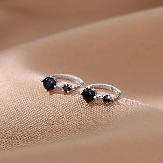 s925纯银黑钻耳钉女秋冬新款轻奢小众高级感养耳洞不易过敏耳饰品