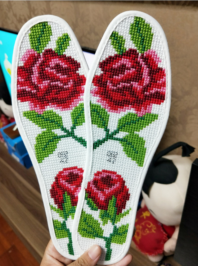 精美纯手工十字绣成品结婚用品婚嫁吸汗透气针孔鞋垫玫瑰情缘