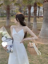 白色吊带长裙2024年新款修身显瘦露背海边沙滩裙夏