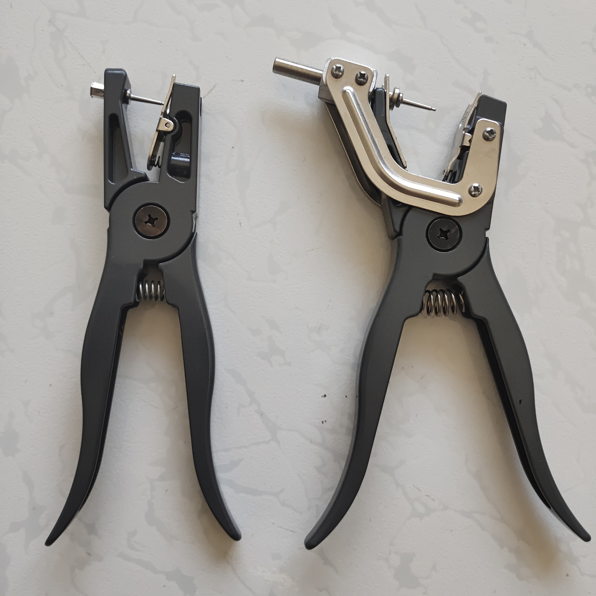 耳标牛耳标耳标钳子兽用耳标钳子打耳标钳自动耳标钳子