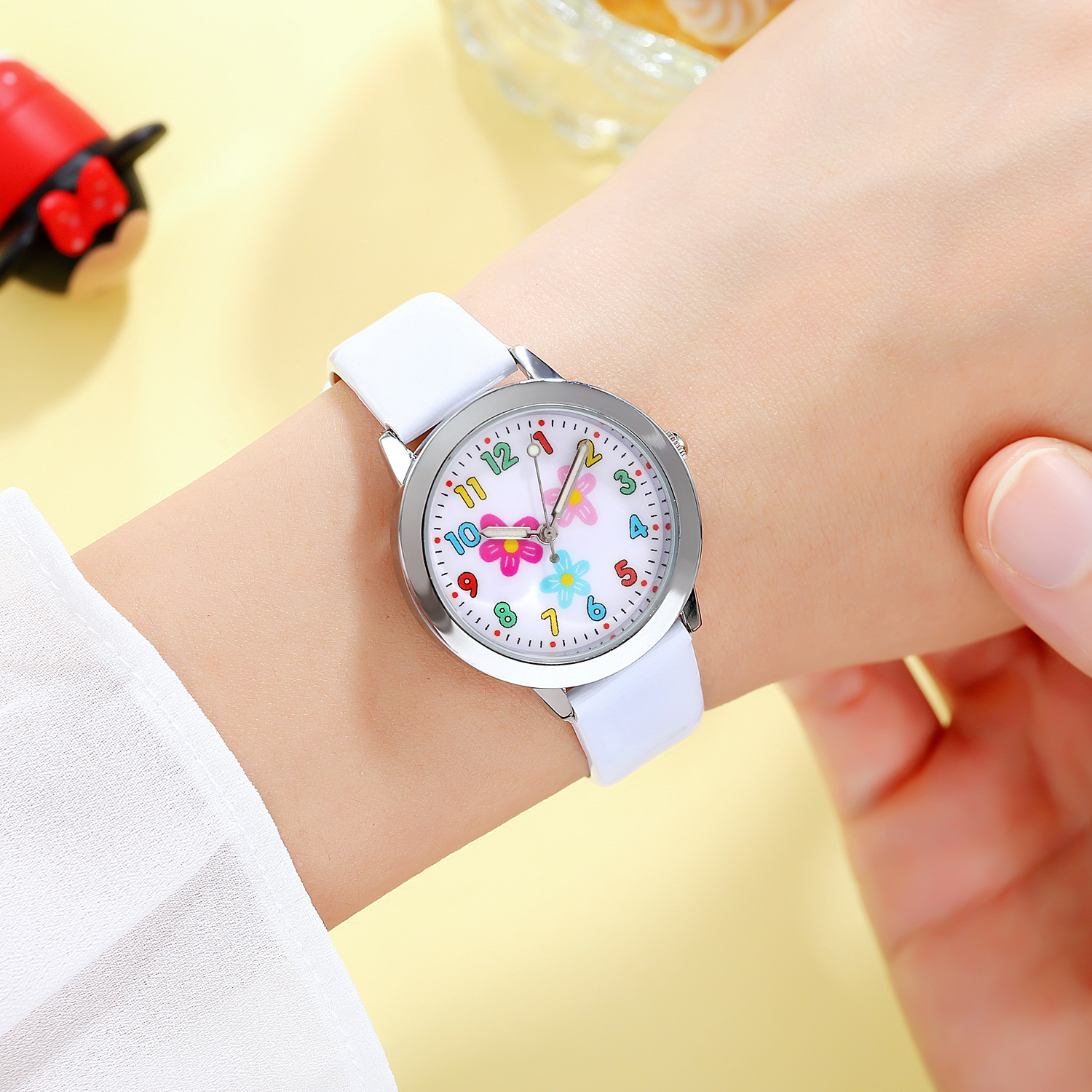 2021厂家批发时尚儿童手表皮带卡通石英表小学生女童小孩手表考试