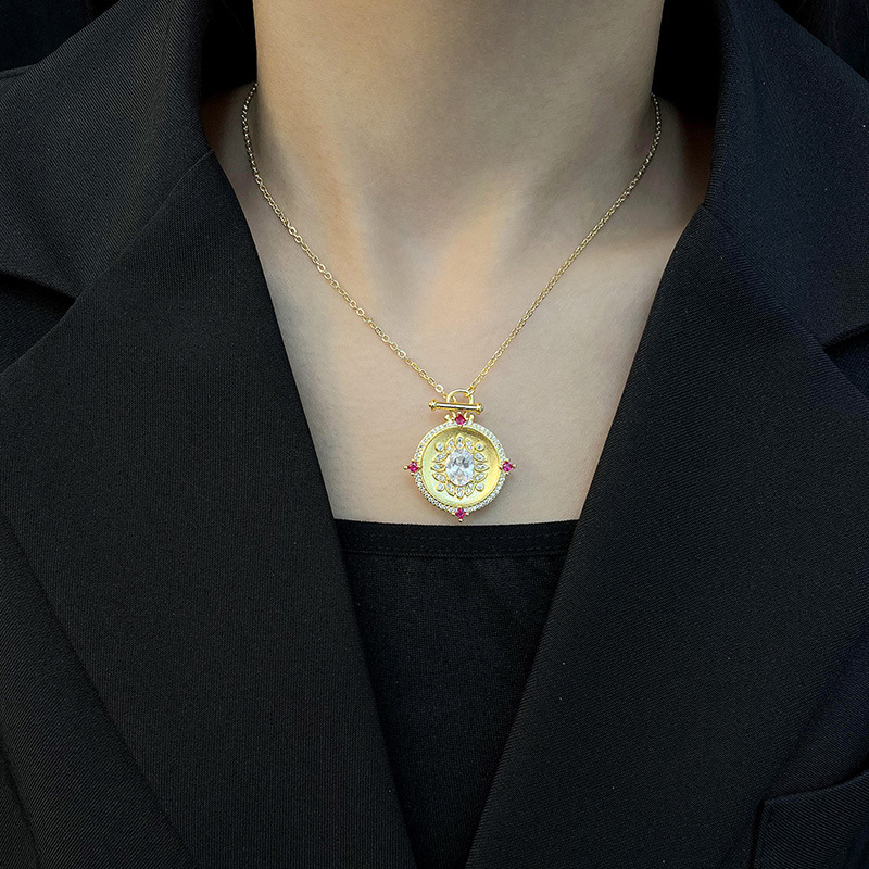 vintage古法金护心镜圆牌吊坠新款中古风意大利拉丝工艺时尚项链