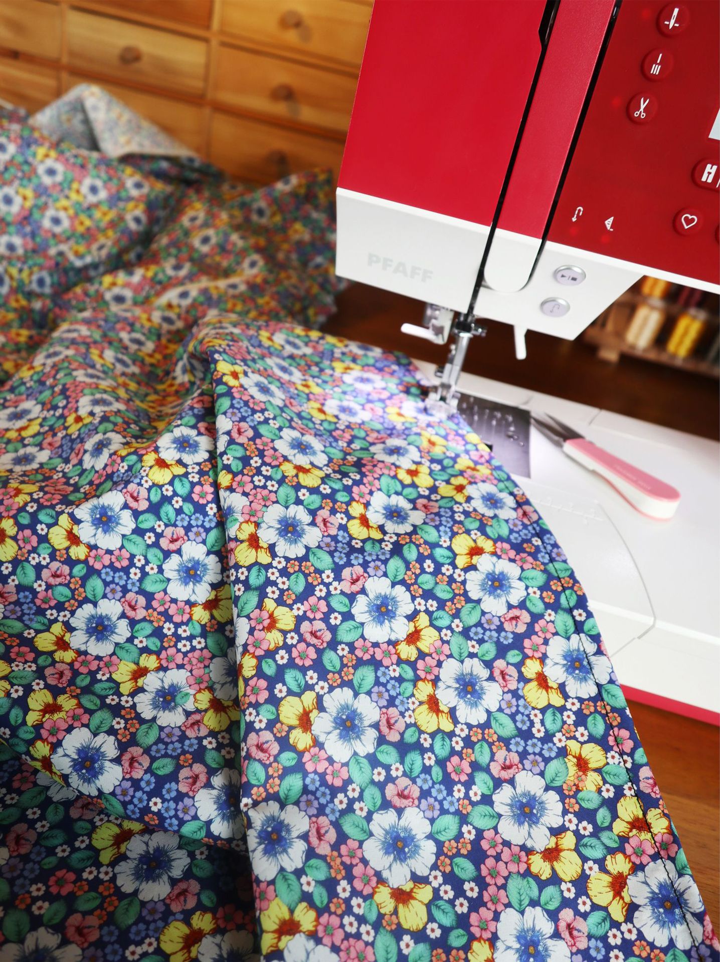 纯棉全棉布料棉布diy手工碎花印花服装连衣裙子原创面料爱丽丝