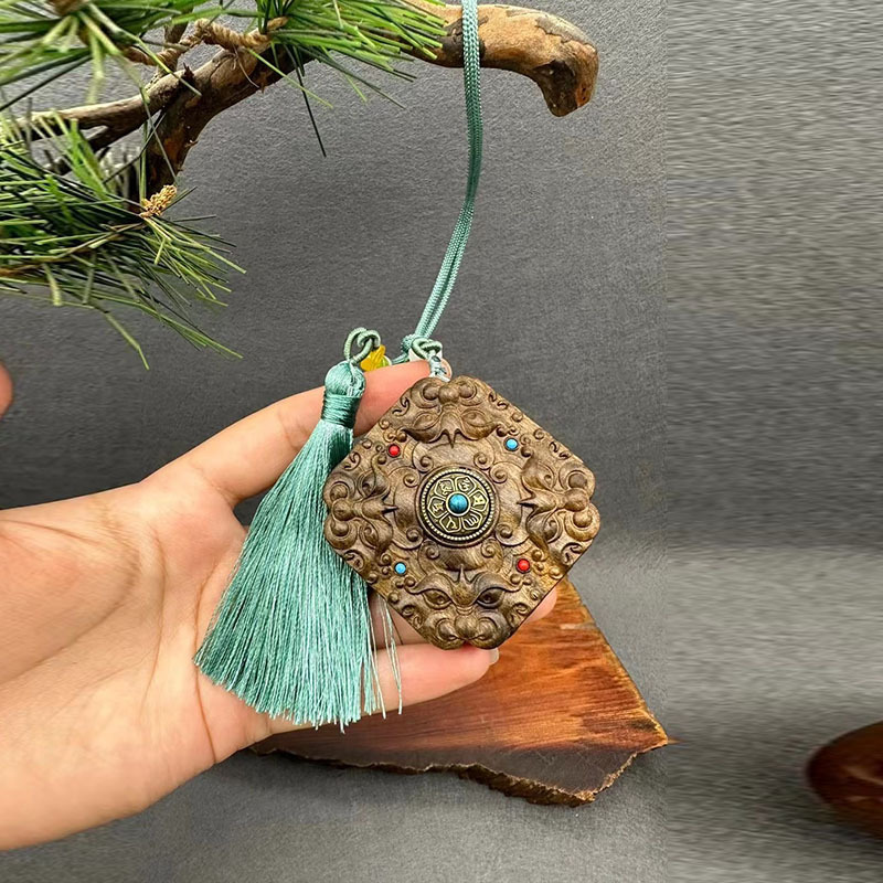 沉香黑柿木双面雕刻四面守护兽头貔貅印尼紫檀木汽车挂件吊坠文玩