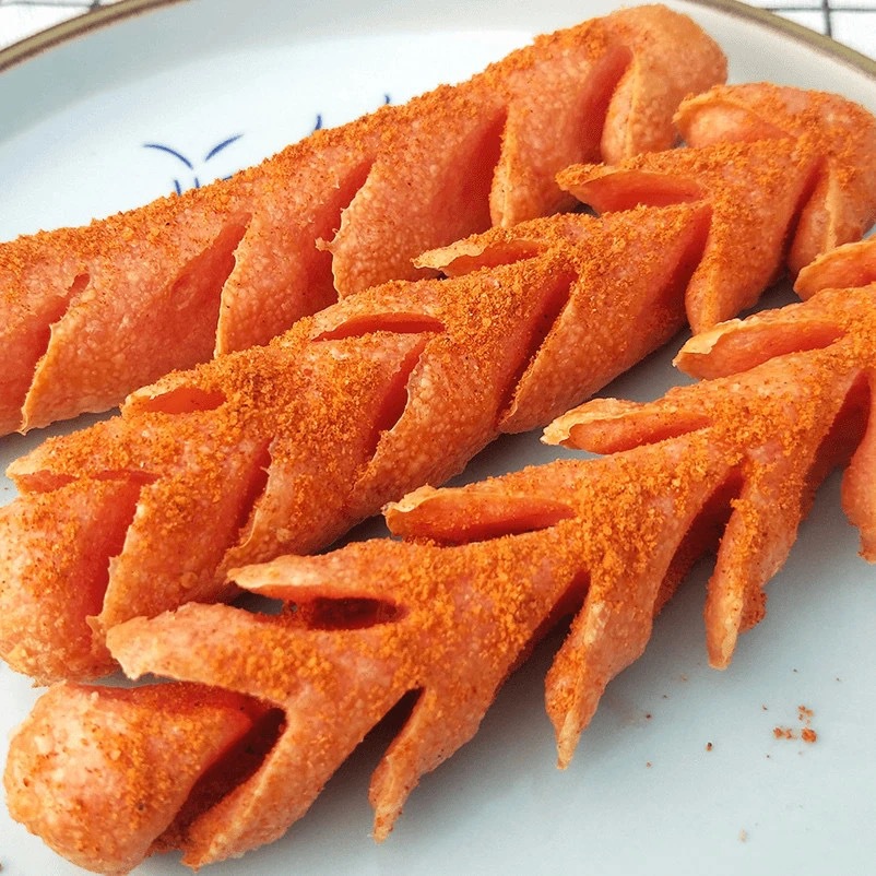 路边摊烧烤铁板肠街头油炸香肠淀粉煎烤肠火腿肠零食整箱面粉美味