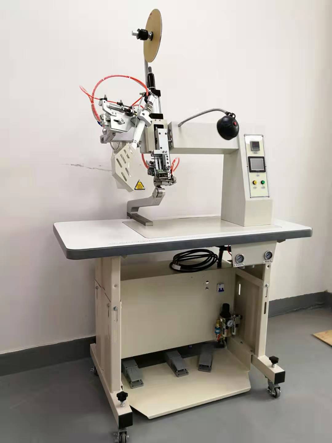 850t无缝防水马靴长短筒靴鞋跟防水无缝压胶机