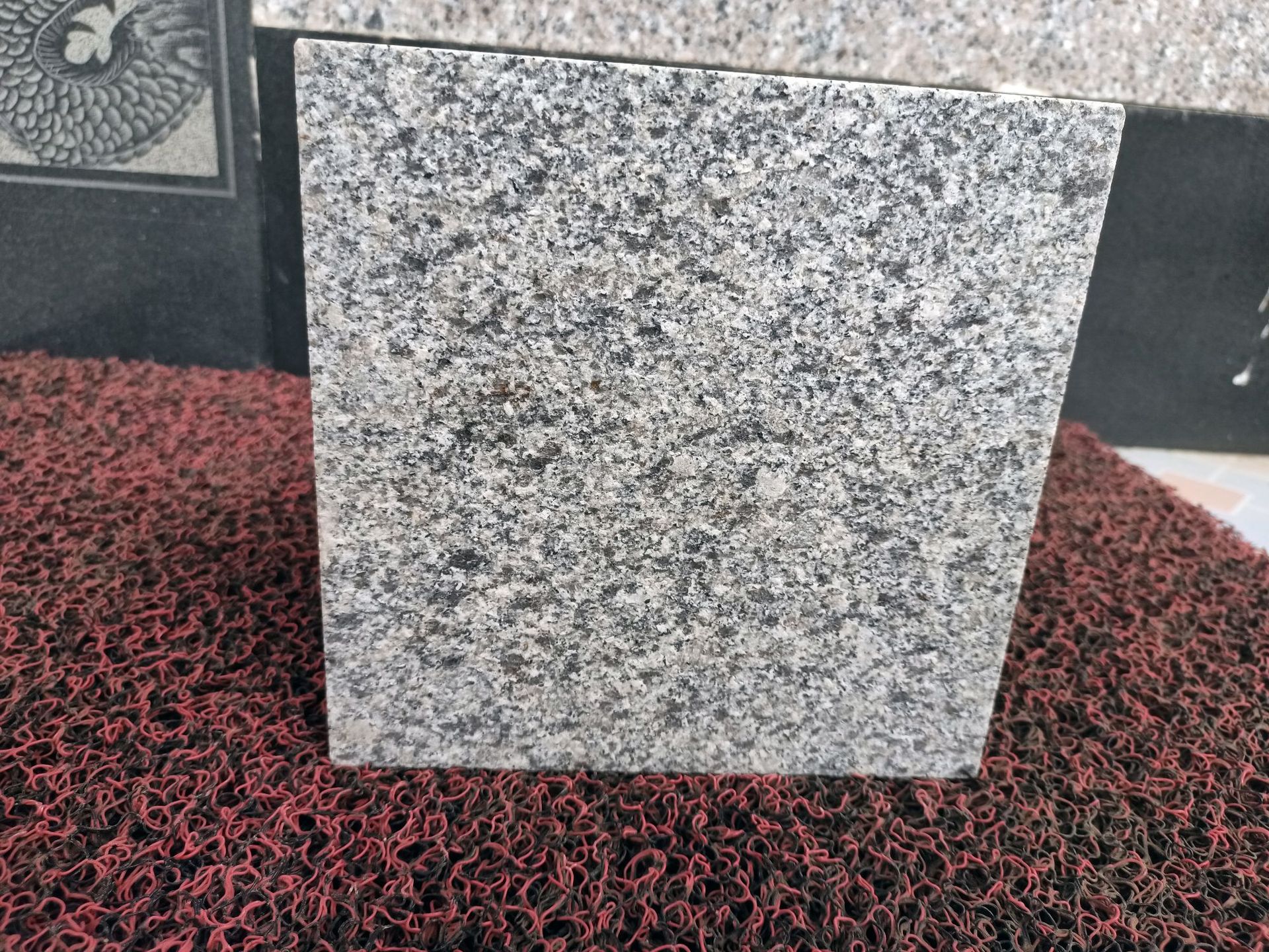 福建厂家细花g602天然花岗岩芝麻白芝麻灰路沿石火烧板石材