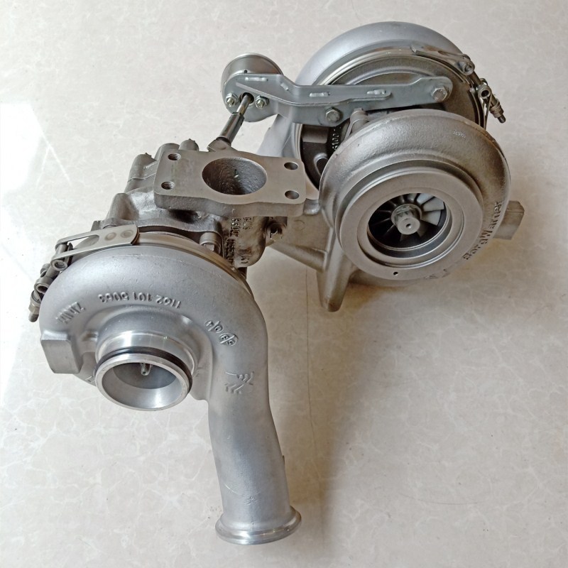 重汽豪沃曼卡双涡轮mc07博格华纳涡轮增压器 机082v09100-7941/1