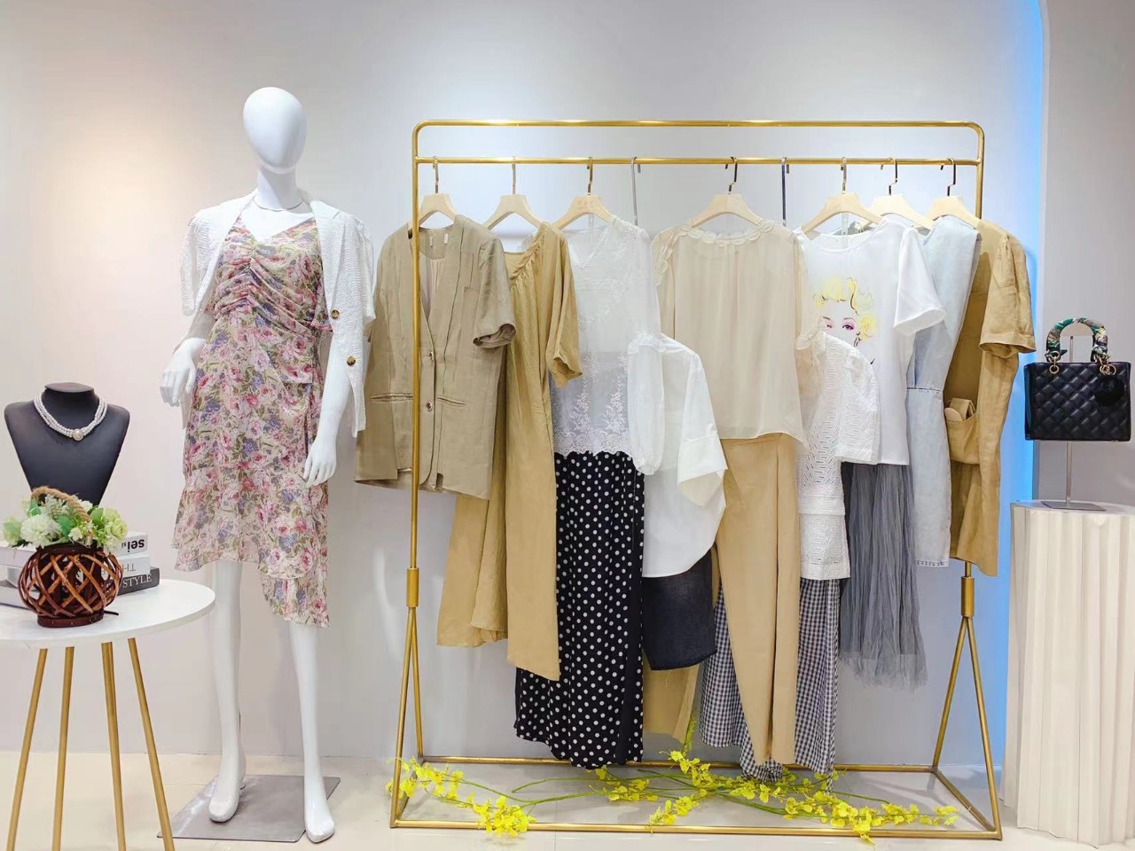 大码女装连衣裙尾货品牌折扣女装直播货源广州十三行服装批发走份