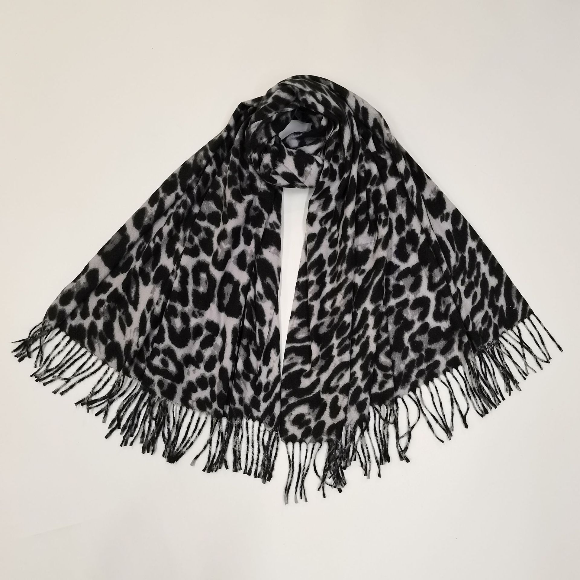 European and American Street Style Leopard Print Scarf Autumn and Winter New Shawl Warm Scarf Temperament Artificial Cashmere Scarf Women