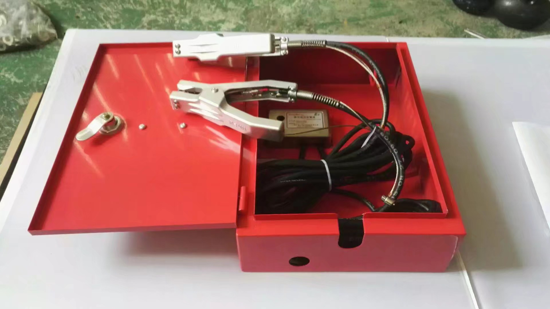 卯金刀移动式静电接地报警器