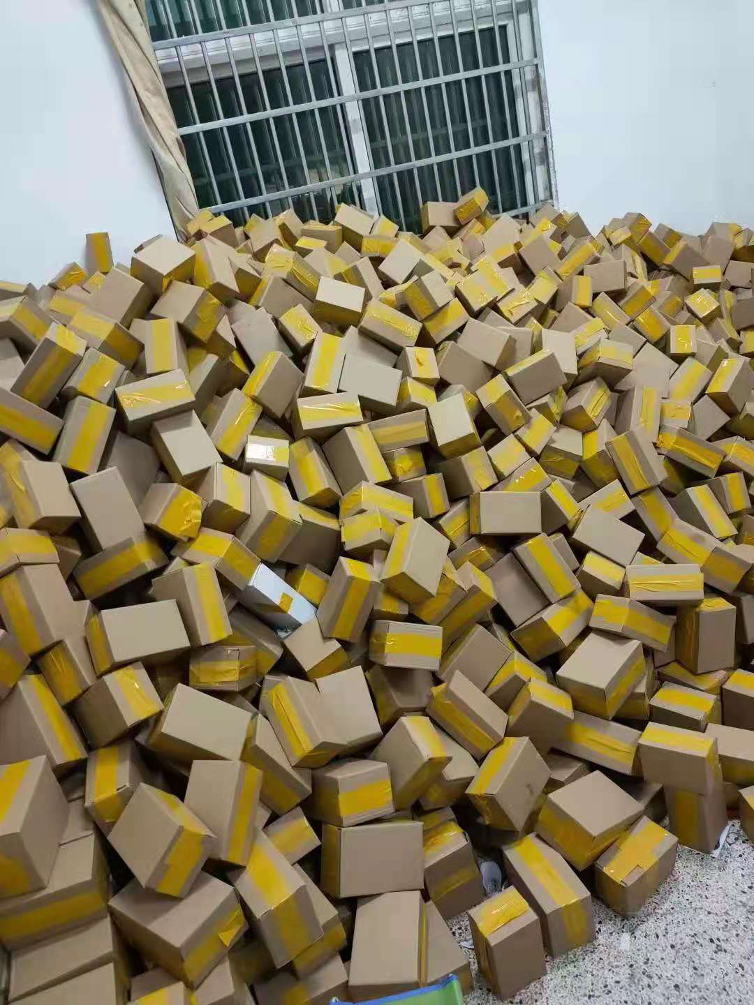 快递盲盒批发 拆拆乐快递盲盒惊喜创新地摊盲盒