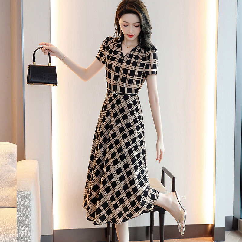 仿真丝格子连衣裙女中长款2022夏季新款时尚洋气收腰显瘦雪纺裙子