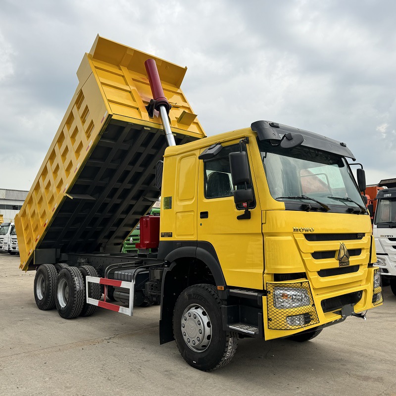 后八轮豪沃自卸车出口 矿用双桥工程货车 371马力集装箱后翻车