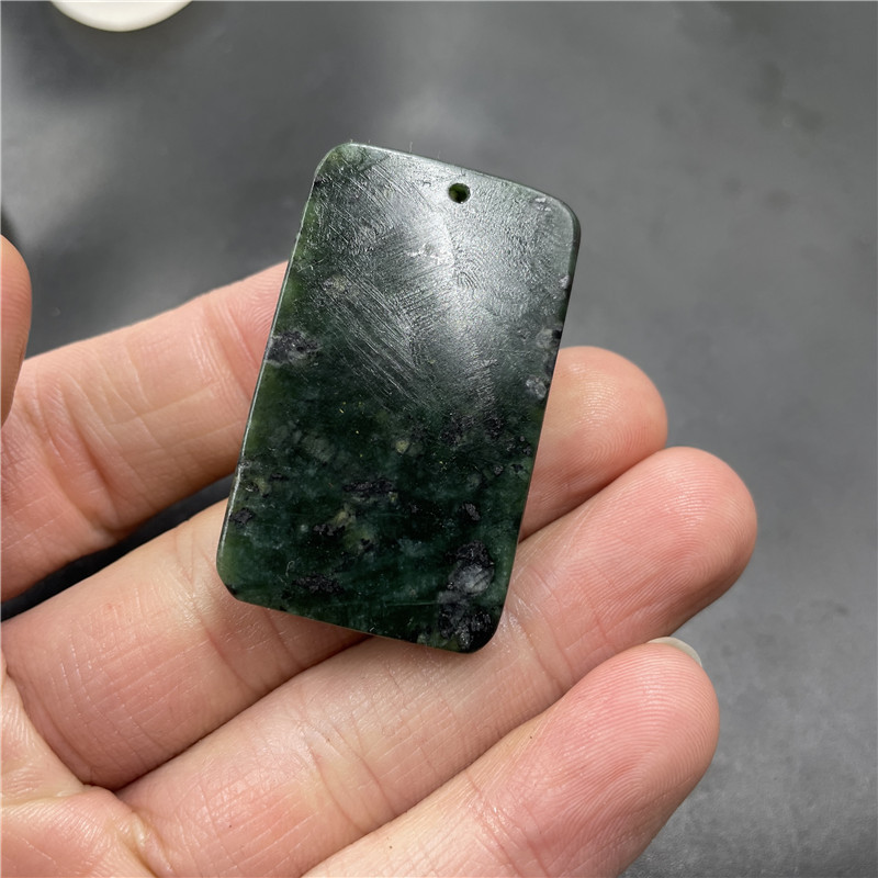 万玉批发 新疆墨玉貔貅吊坠 墨绿玉貔貅牌子 挂件 玉坠