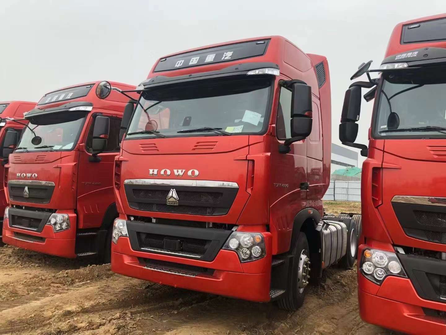 豪沃t7h水晶红480马力国六轻量化牵引车