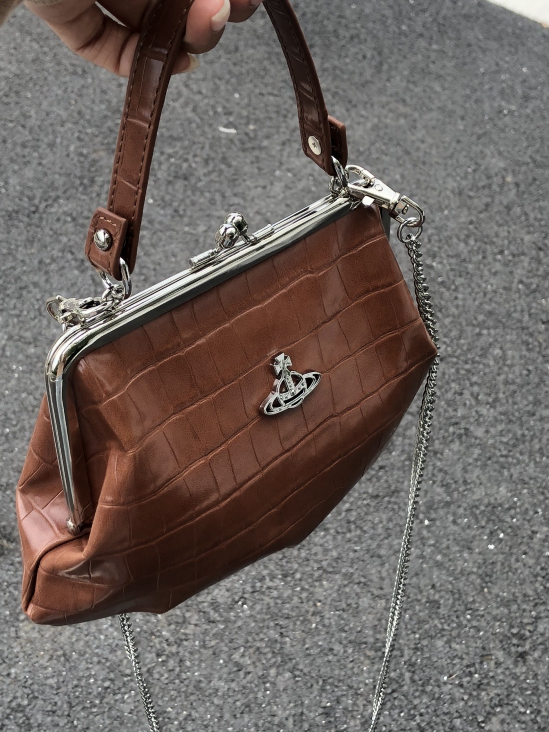 vivienne西太后镂空土星饺子包巧克力色链条手提斜挎包