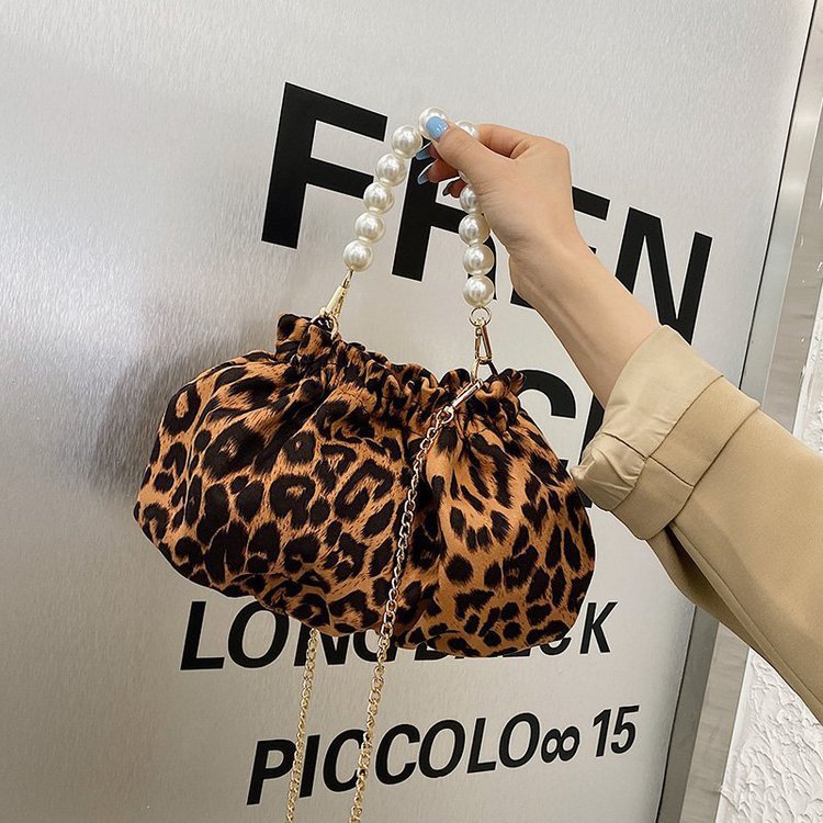 2021 New Foreign Trade Chain Shoulder Bag Female Leopard Print European and American Vintage Clouds Shoulder Bag Female Pearl Tote