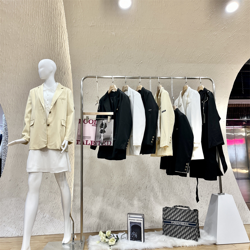 mili时装周大牌风衣外套女装批发货源 品牌折扣女装尾货清仓走份