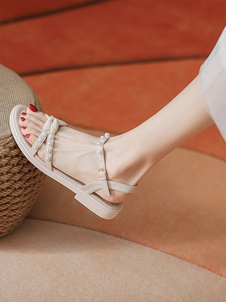 2024年夏新款学生软底仙女风低跟沙滩法式珍珠一字带凉鞋女夏平底