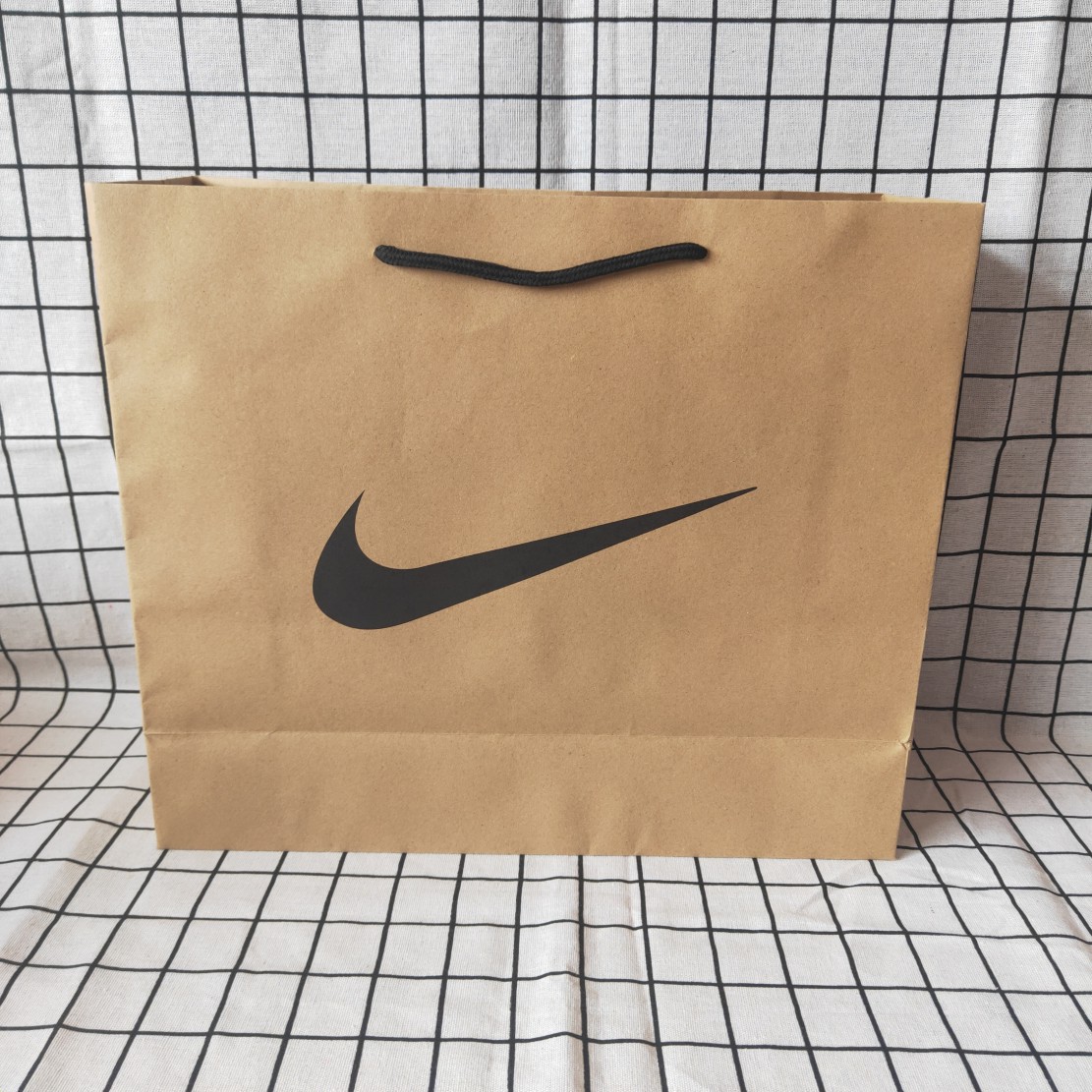 用于现货 耐克nike加厚超大羽绒棉服牛皮纸袋手提袋 潮牌购物袋礼