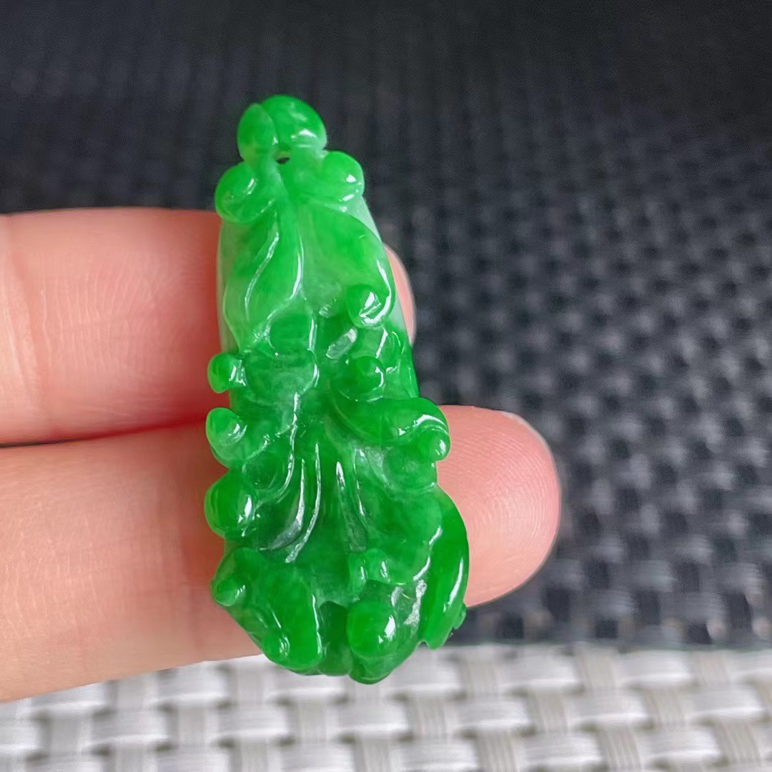 天然缅甸翡翠a货 女款玉挂件满绿白菜翡翠吊坠4.67