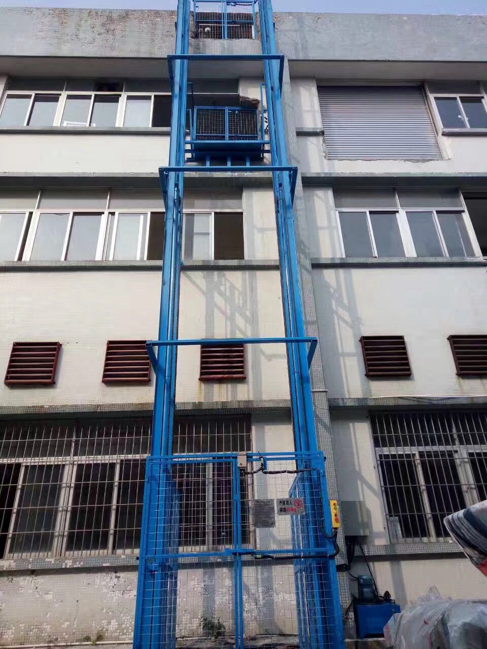 东莞涡岭工业园5层提升机液压升降平台货物运输平台