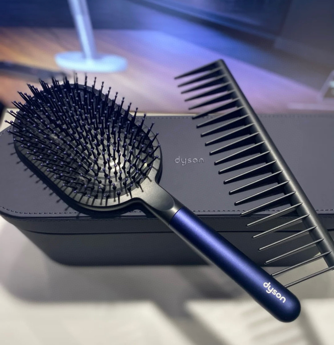 戴森同款气垫梳普鲁士按摩梳宽齿梳两件套礼盒装直发梳防静电梳子