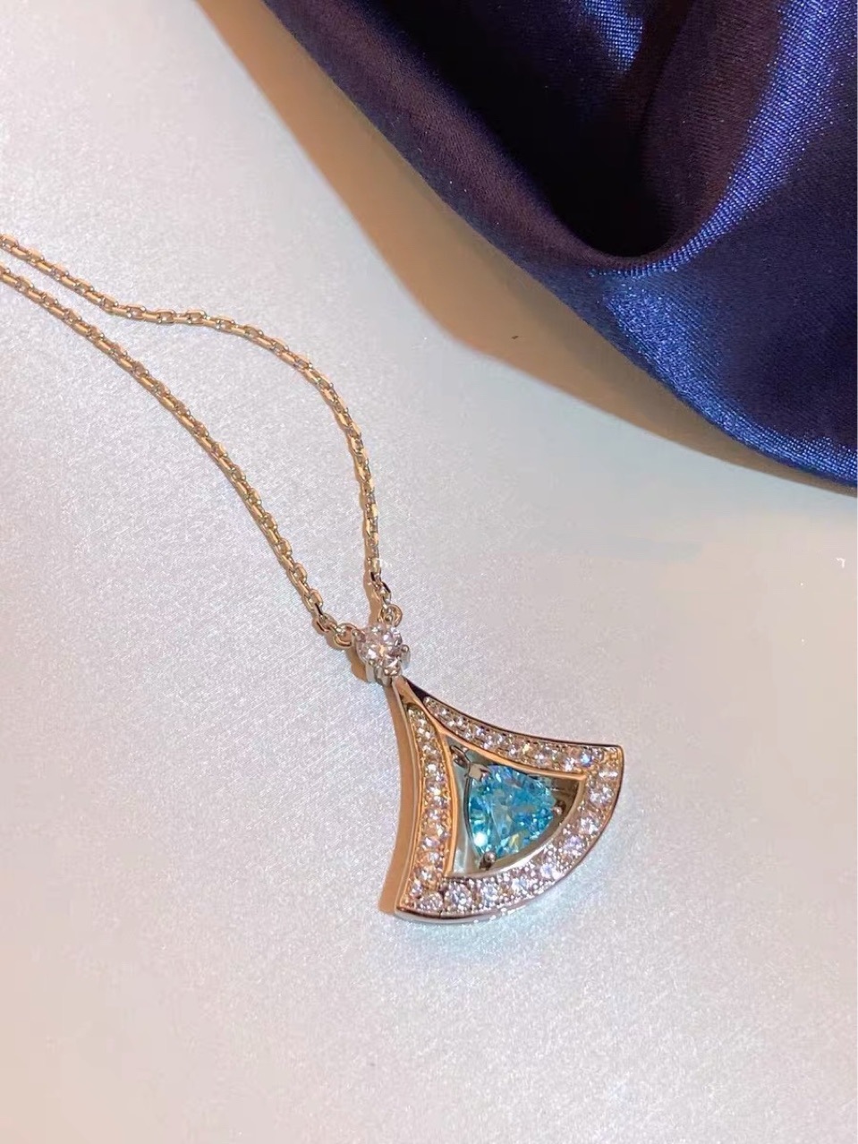 2022年新款水滴锁骨链海蓝宝项链镶钻和海蓝宝仙气时尚气质女
