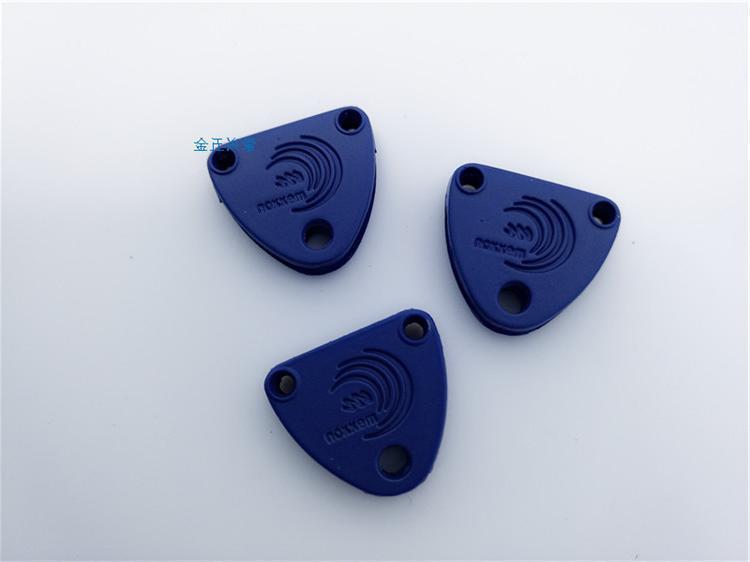 三角形拉链尾堵 抽芯打钉商标扣 尾夹 拉链口锁头 宝蓝色烤漆工