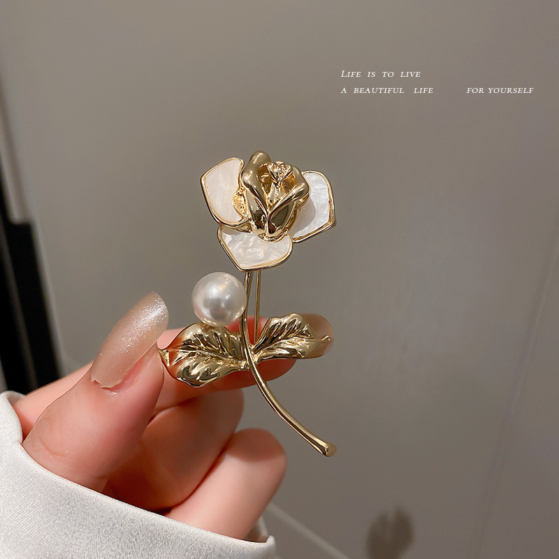 Real Gold Electroplated Pearl Rose Vintage Brooch Simple Temperamental All-Match Niche Accessories Fashion Design Clothing